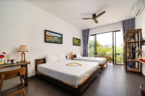 The Boathouse Riverside Homestay